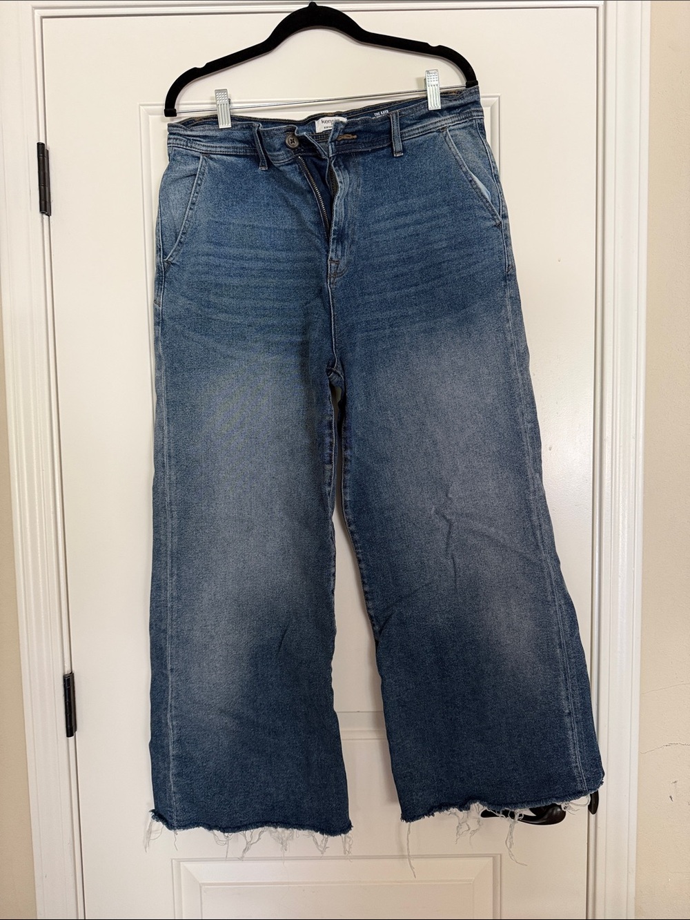 Kensie Wide Leg Raw Hem Jeans - Medium Blue